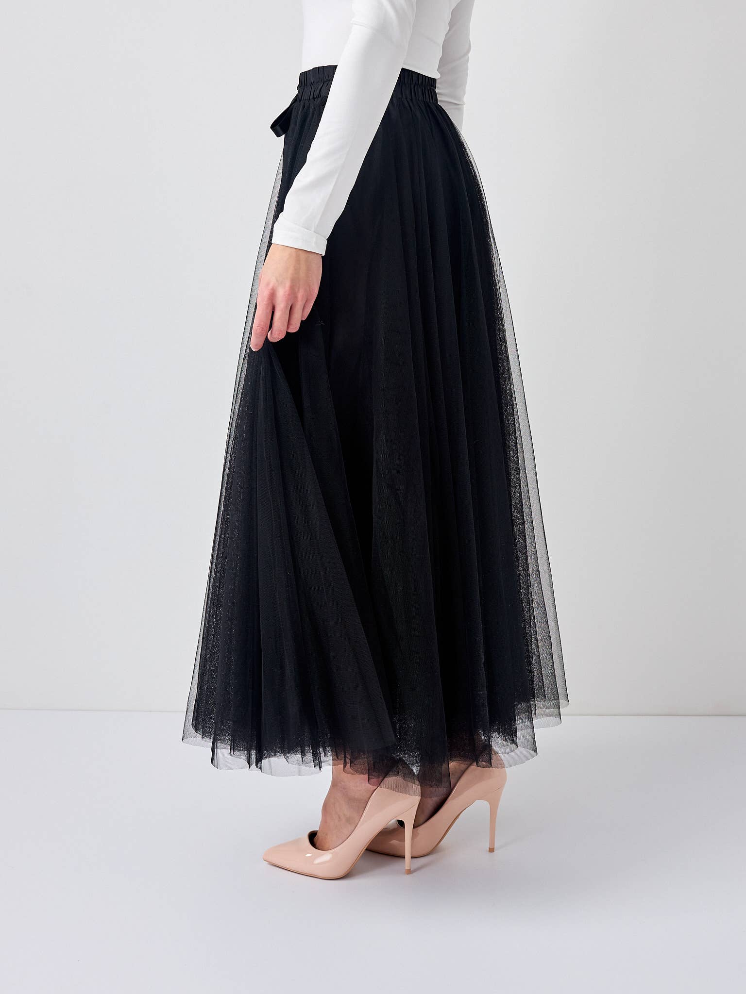 Women's Aria Tulle Midi Skirt in Black